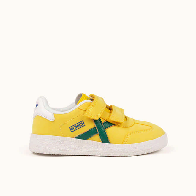 MUNICH MINI BARRU VCO 21 Zapatillas Infantiles Amarillas con Velcro y Detalles en Verde (1)