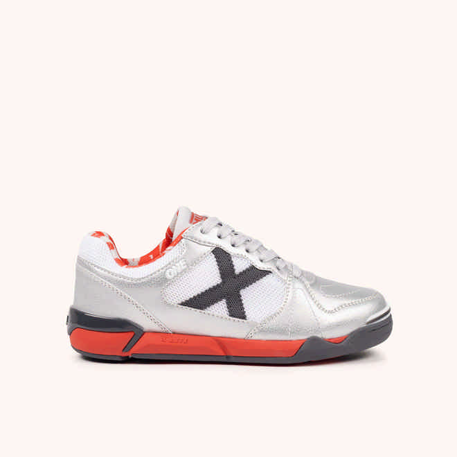 MUNICH ONE KID 79 Zapatillas de fÃºtbol sala para niÃ±os en gris metalizado y rojo (1)