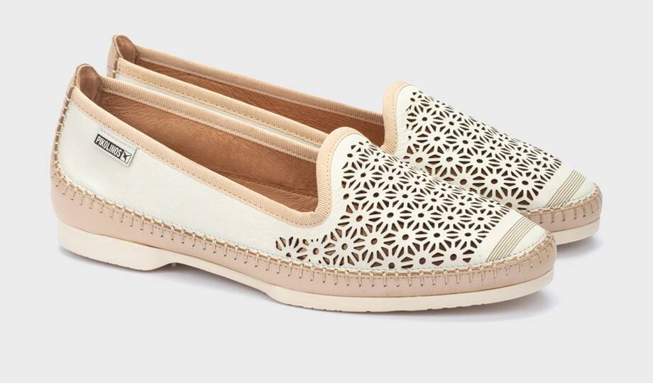 AGUILAS - Mocasín calado en flor de mujer (3)