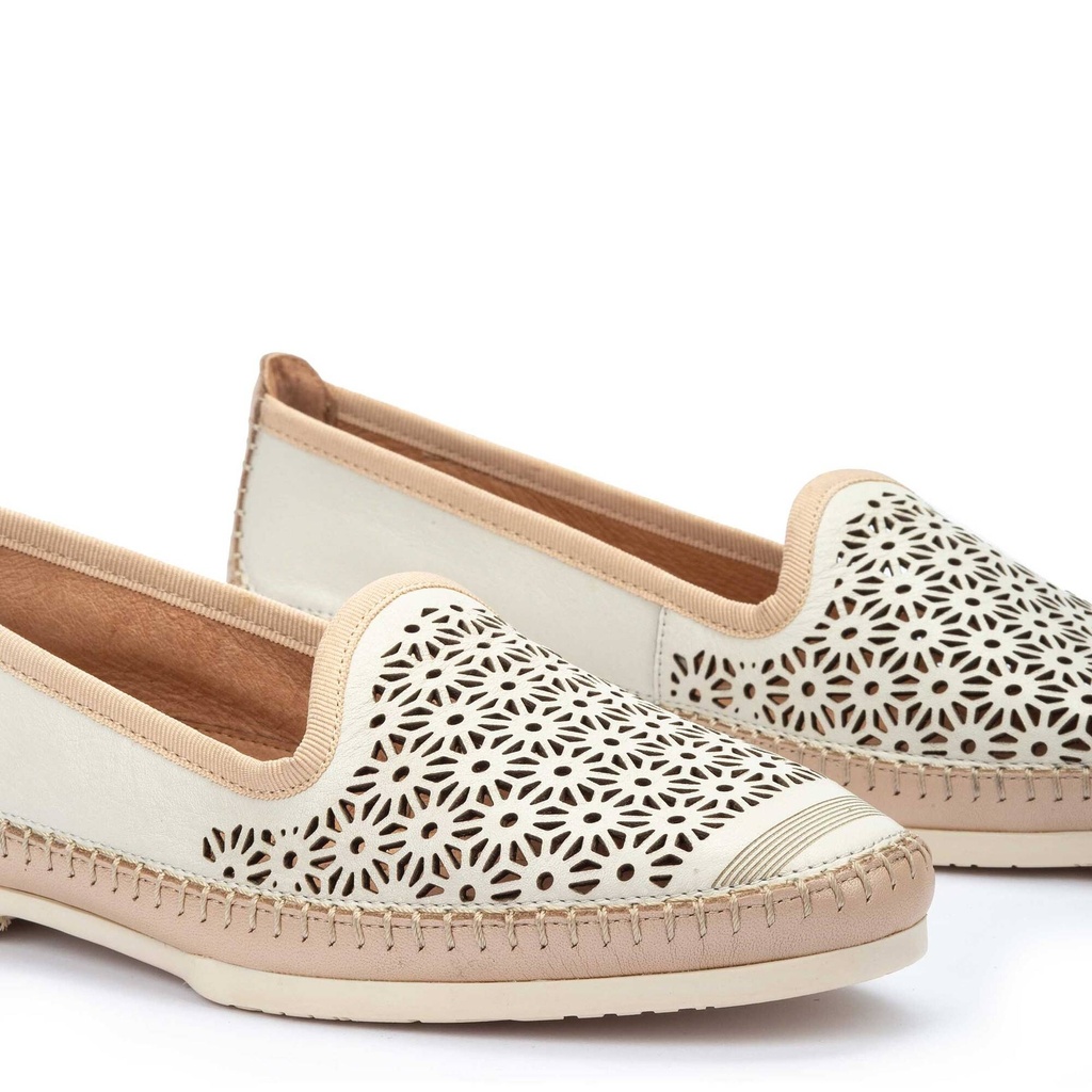 AGUILAS - Mocasín calado en flor de mujer (7)