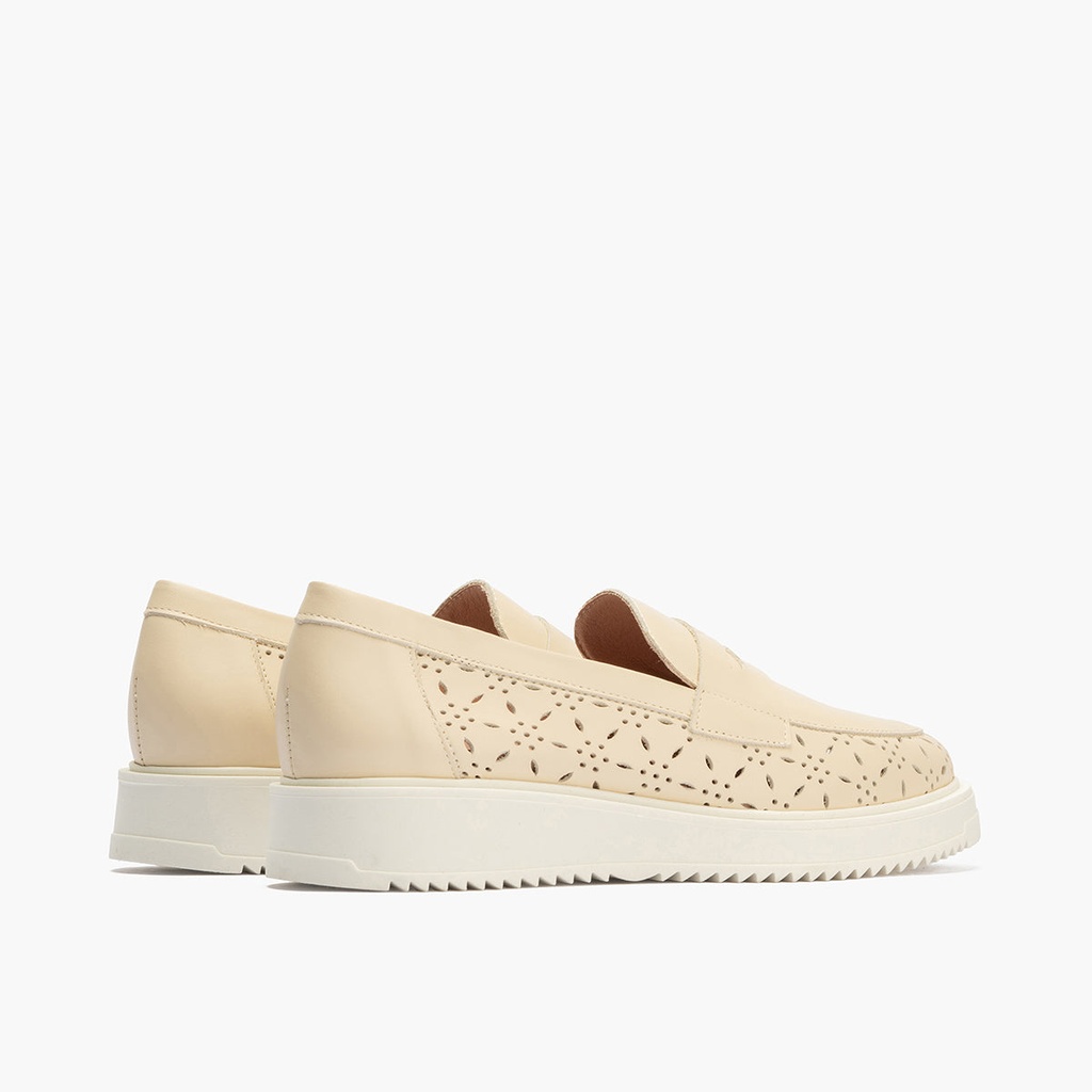 Mocasin picados mujer en piel napa CREMA (3)
