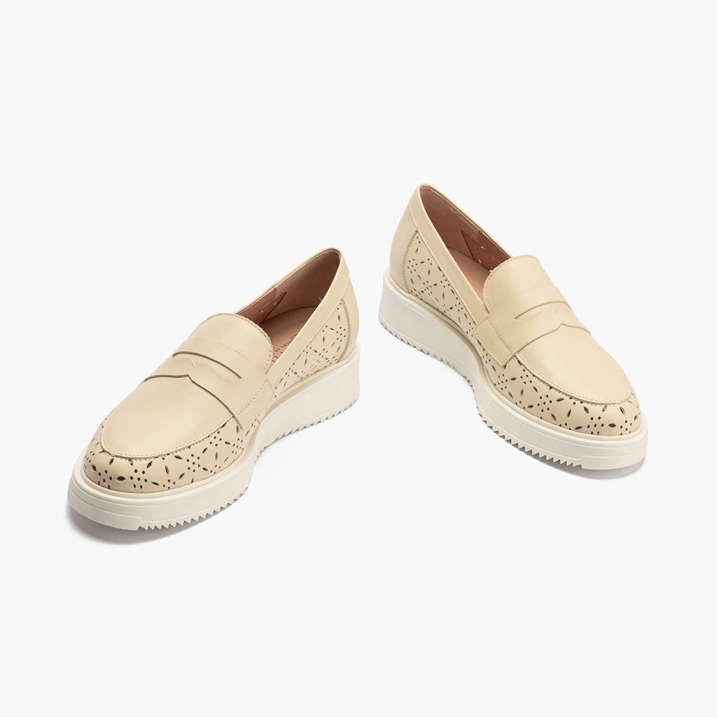 Mocasin picados mujer en piel napa CREMA (4)