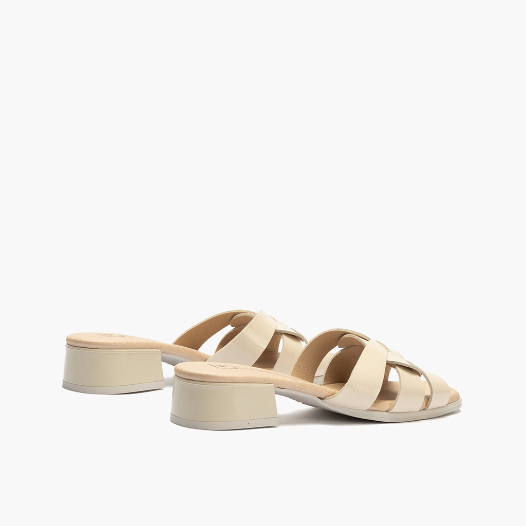 Sandalia con tacón bajo tipo mule Crema (3)