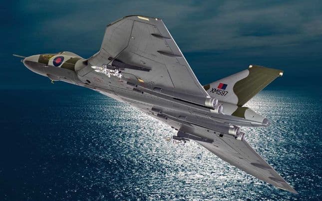 Avro Vulcan B2, XM597 'Black Buck 6' (1)