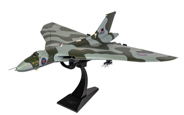 Avro Vulcan B2, XM597 'Black Buck 6' (4)