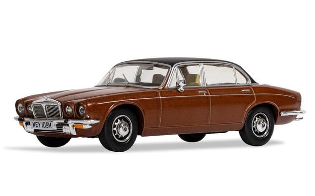 Daimler Sovereign (Series 2) Double Six Vanden Plas, Caramel (metallic) (2)