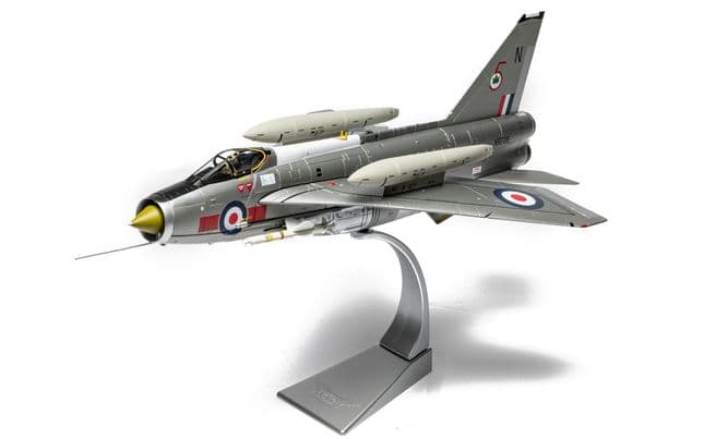 English Electric Lightning F.6 - RAF No. 5 Sqn - RAF Leconfield (1)