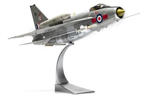 English Electric Lightning F.6 - RAF No. 5 Sqn - RAF Leconfield (3)