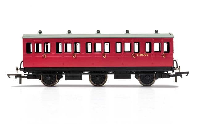 BR, 6 Wheel Coach, 3rd Class, Fitted Lights, E31070 - Era 4 (1)