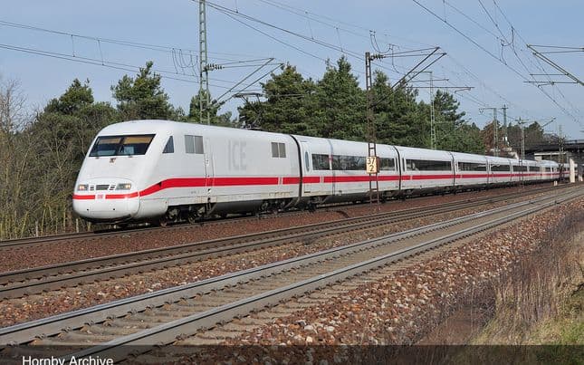DB, set di 2 carrozze aggiuntive ICE 1 BR 401, livrea bianca/rossa, composto da 1 carrozza di 1a classe e 1 carrozza di 2a classe, ep. IV-V (2)