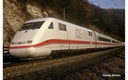 DB, set di 4 unità, elettrotreno ad alta velocità ICE 1 BR 401, livrea bianca/rossa, composto da locomotiva motorizzata, locomotiva folle e 2 carrozze intermedie, ep. IV-V (2)