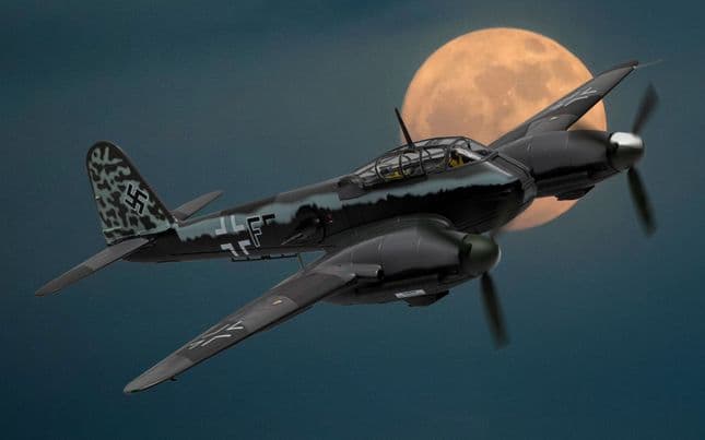 Messerschmitt Me 410A-1 U5+FE - Lt. Rudolf Abrahamczik (9)