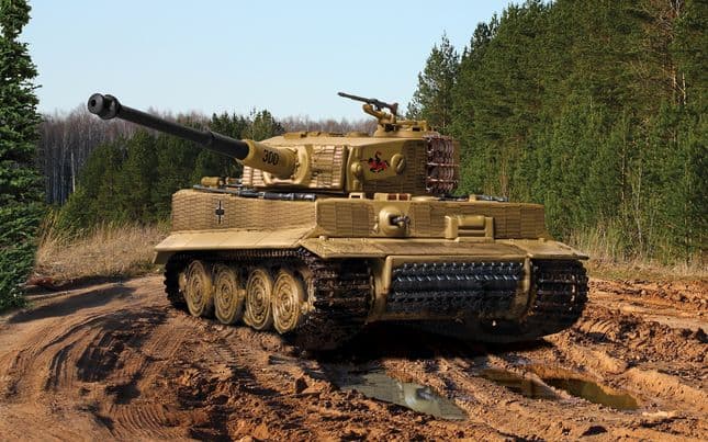 Panzerkampfwagen VI Tiger Ausf E - Tiger 131 - 'Black 300' (1)