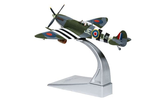 Supermarine Spitfire Mk.IX W/Cdr. J.E. Johnson (3)
