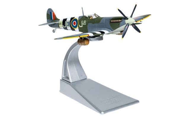 Supermarine Spitfire Mk.IX W/Cdr. J.E. Johnson (4)