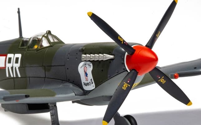 Supermarine Spitfire Mk.IXc 'Porky II' - 31st USAAF - Lt. Robert Connor (8)