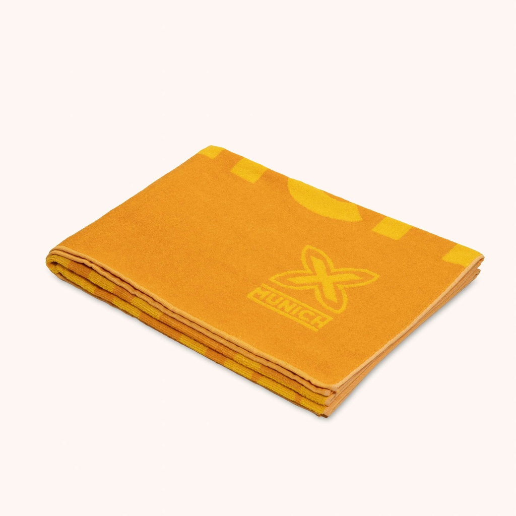Mustard-colored cotton MUNICH towel. (3)