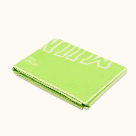 Mustard-colored cotton MUNICH towel. (7)