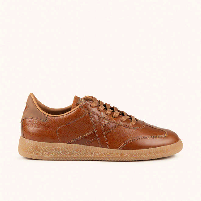 MUNICH BARRU 245 Tan tumbled leather sneakers with caramel gum sole (1)