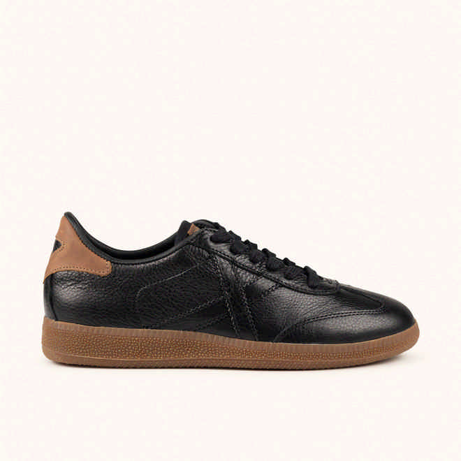 MUNICH BARRU 246 Black tumbled leather sneakers with caramel gum sole (1)