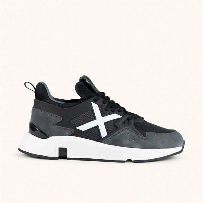 MUNICH CLIK 110 Sneakers athletic style and urban design Black, Grey and White (1)