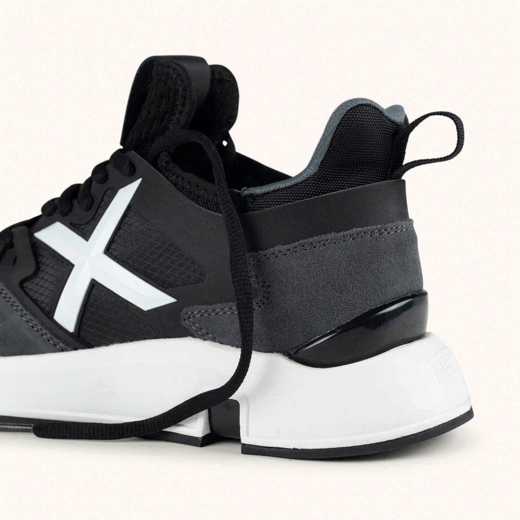 MUNICH CLIK 110 Sneakers athletic style and urban design Black, Grey and White (3)