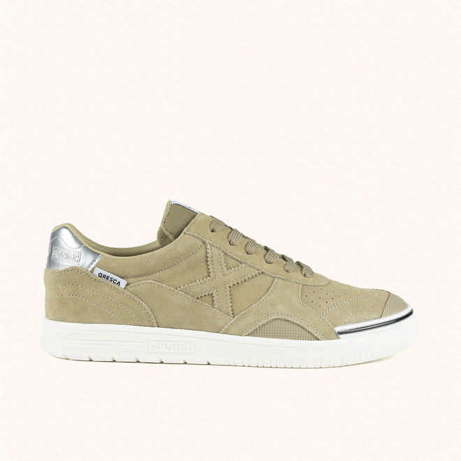 MUNICH GRESCA 331 Indoor football trainers in beige with silver details and white sole (1)
