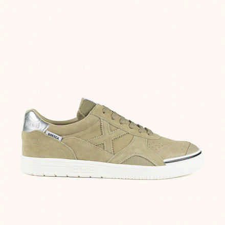 MUNICH GRESCA 331 Indoor football trainers in beige with silver details and white sole (2)