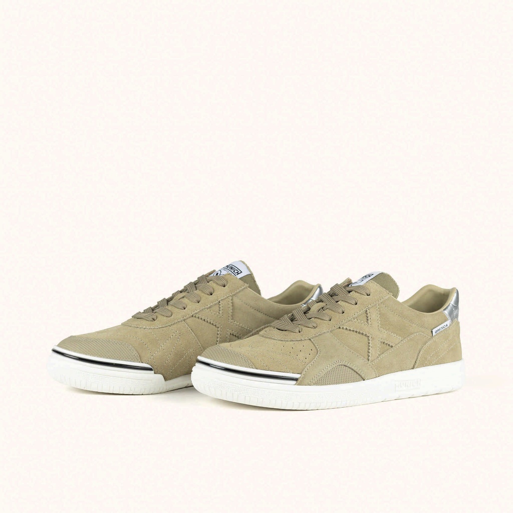 MUNICH GRESCA 331 Indoor football trainers in beige with silver details and white sole (6)