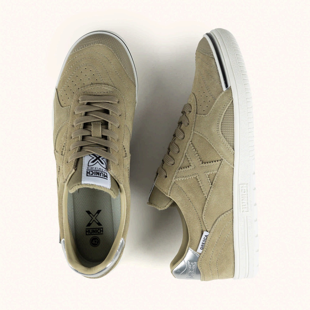 MUNICH GRESCA 331 Indoor football trainers in beige with silver details and white sole (7)