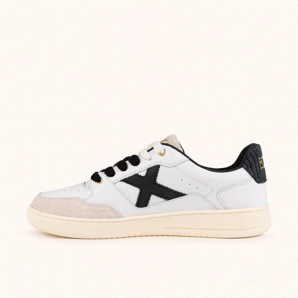 MUNICH LEGIT 120 Sneakers Retro tennis and skate classic design in White and Black (4)