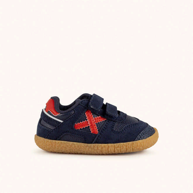MUNICH BABY GOAL W 37 Classic and flat kids' trainers in navy blue and red with velcro closure (1)
