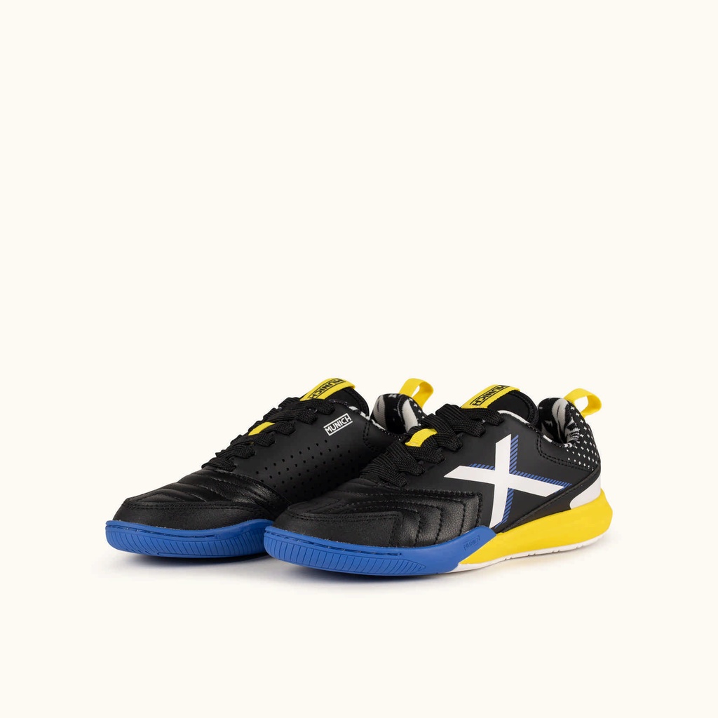 MUNICH RONDITO KID 24 Kids' Indoor Football shoes in black, yellow, and blue with Velcro fastening. (6)