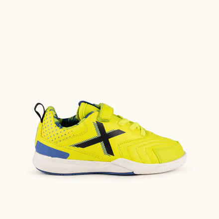 MUNICH RONDITO KID 24 Kids' Indoor Football shoes in black, yellow, and blue with Velcro fastening. (10)