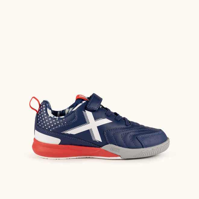 MUNICH RONDITO KID 23 Children's indoor football shoes in navy blue with a white logo and elastic laces. (1)