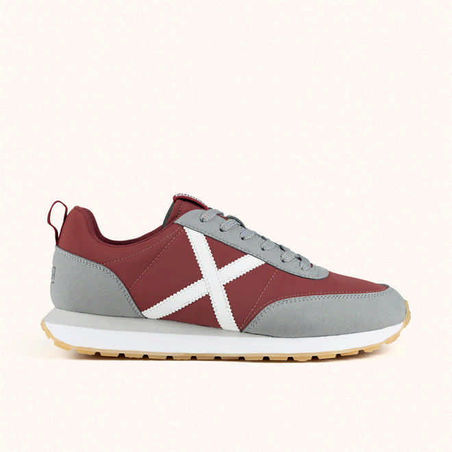 MUNICH RUSH 11 Retro Running Sneakers with a classic design Maroon, Grey and White (1)