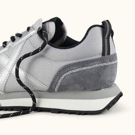 MUNICH STEREO 09 Sneakers with character silhouette and retro touches Black and White (8)