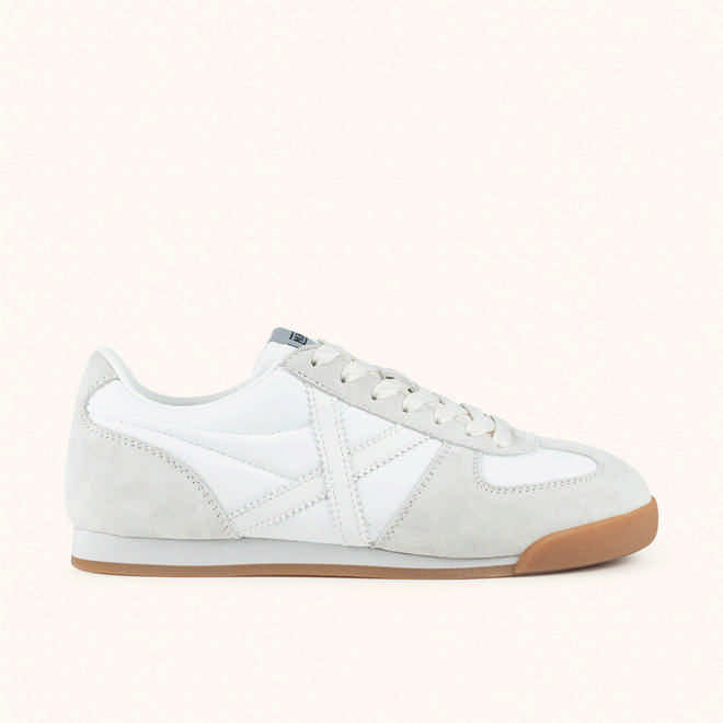 MUNICH STEREO WMN 12 Retro design sneakers White, Light Grey and Caramel (1)