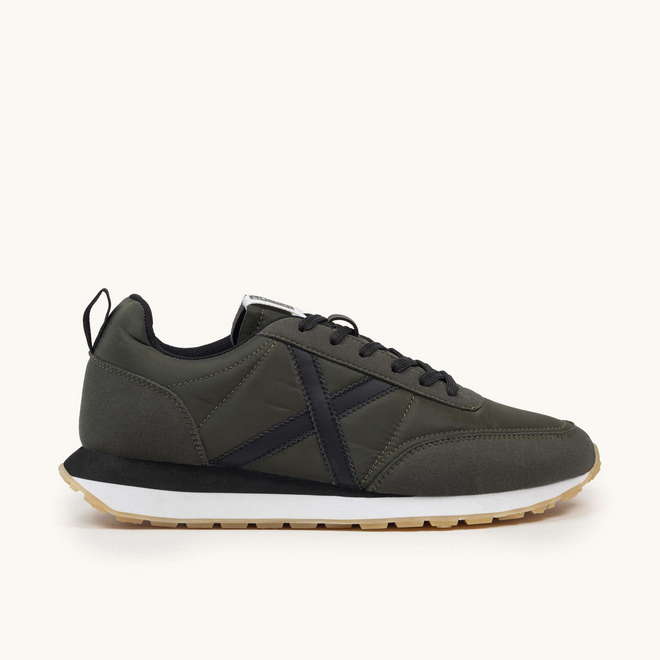 MUNICH RUSH 05 Retro Running Zapatilla Deportiva Verde Militar con Detalles en Negro y Caramelo (1)