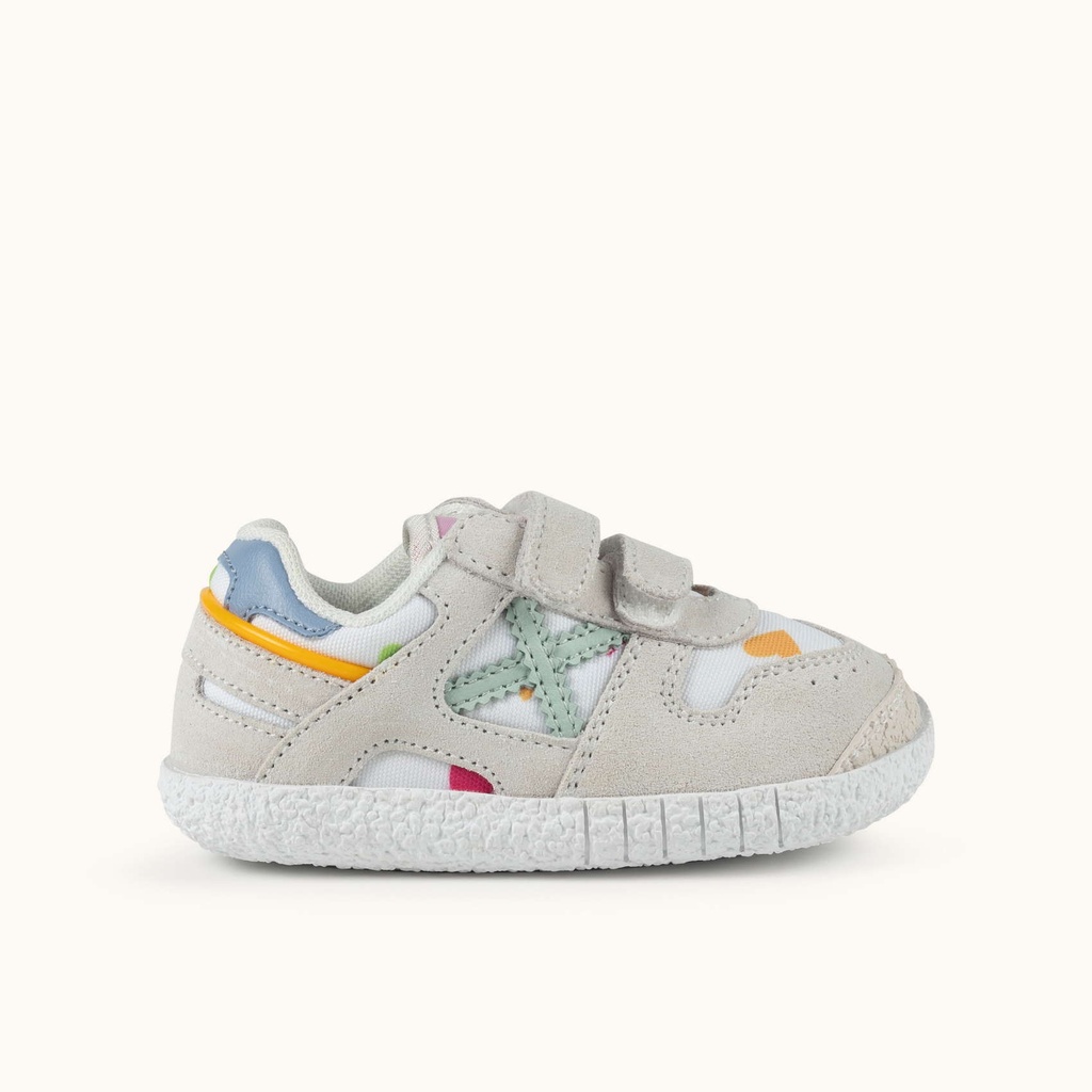 [8172627-18] MUNICH BABY GOAL 1627 Zapatilla Infantil con Doble Velcro y Estampado Corazones (18)
